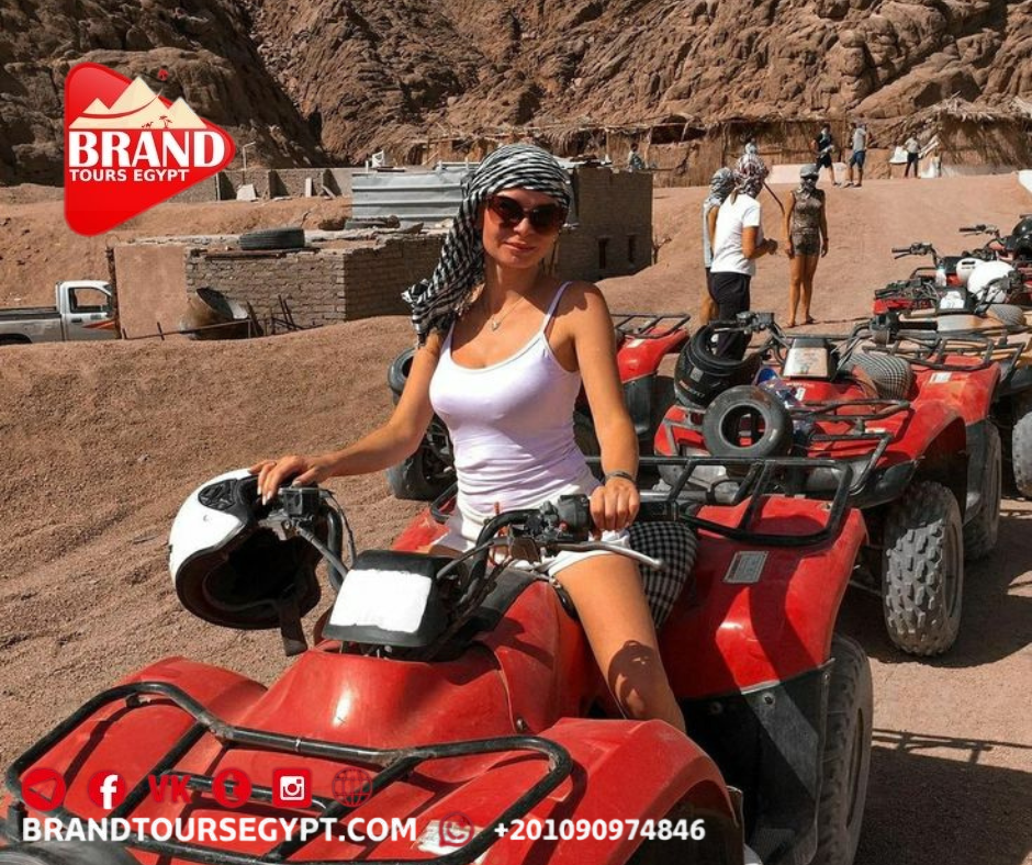 رحله سفاري  في الصحراء على الدراجات الرباعيه